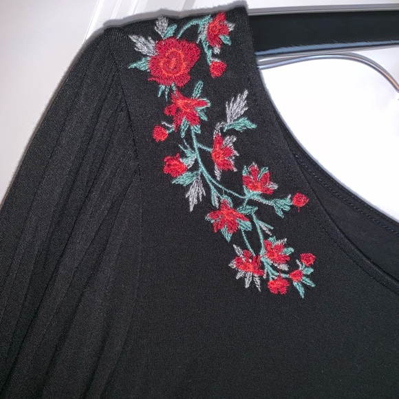 Black blouse - Picture 3 of 4